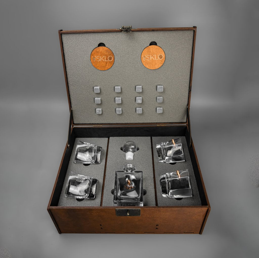 A refined VSKLO piece with handcrafted character, premium presentation, and thoughtful details for a memorable gift.