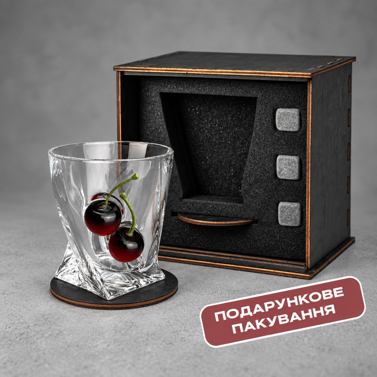 Kristall-Whiskyglas mit Kirsch-Einsatz — handgefertigtes Geschenk