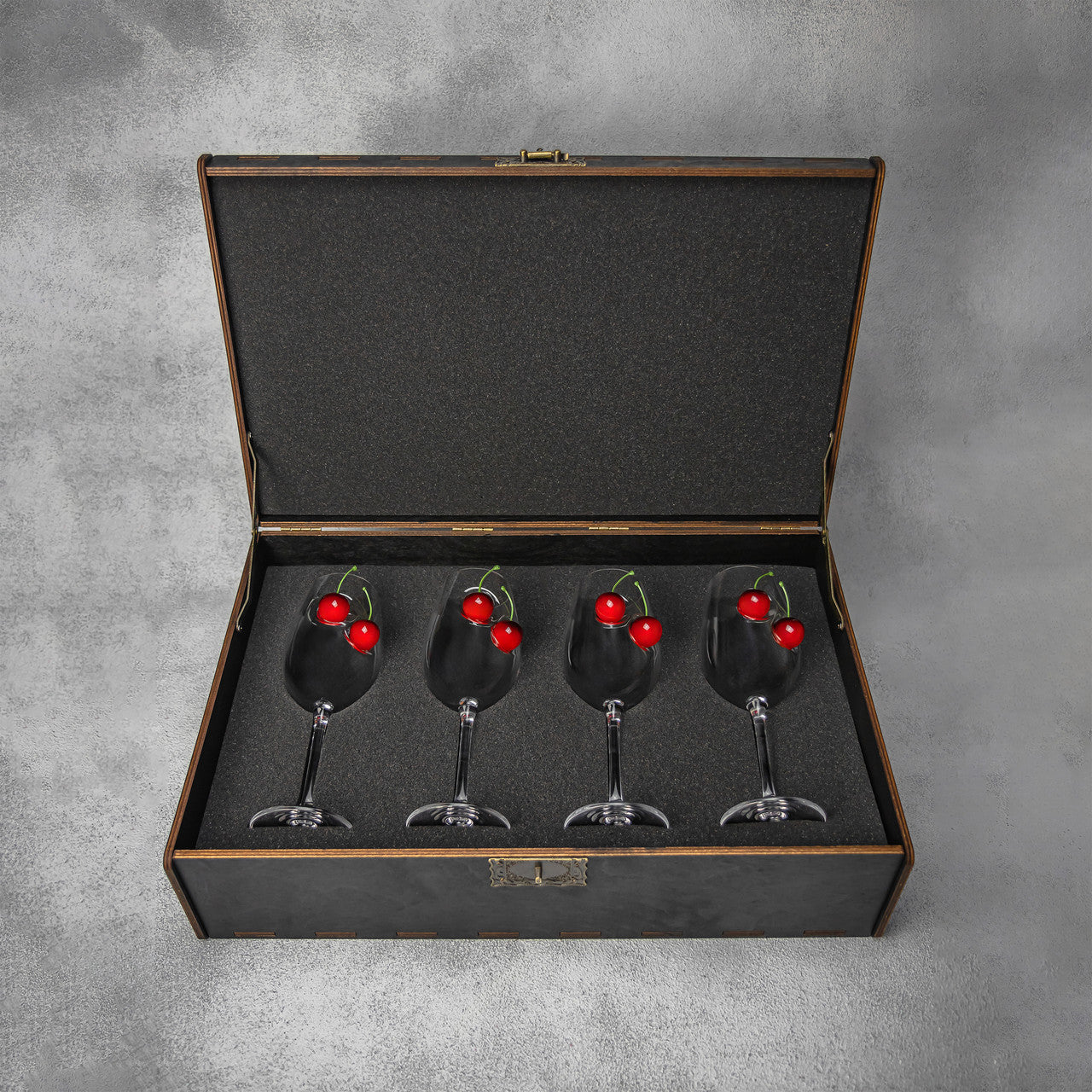 Set of 4 Wine Glasses (with Cherry Inserts) | VSKLO #3053