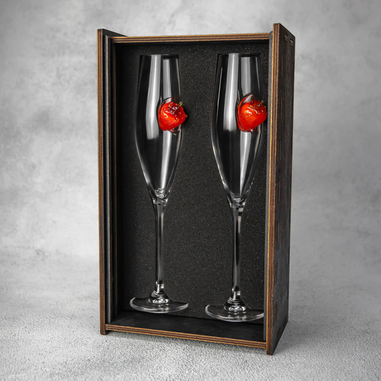 Set of 2 Glasses for champagne (with strawberry inserts) | VSKLO #2336