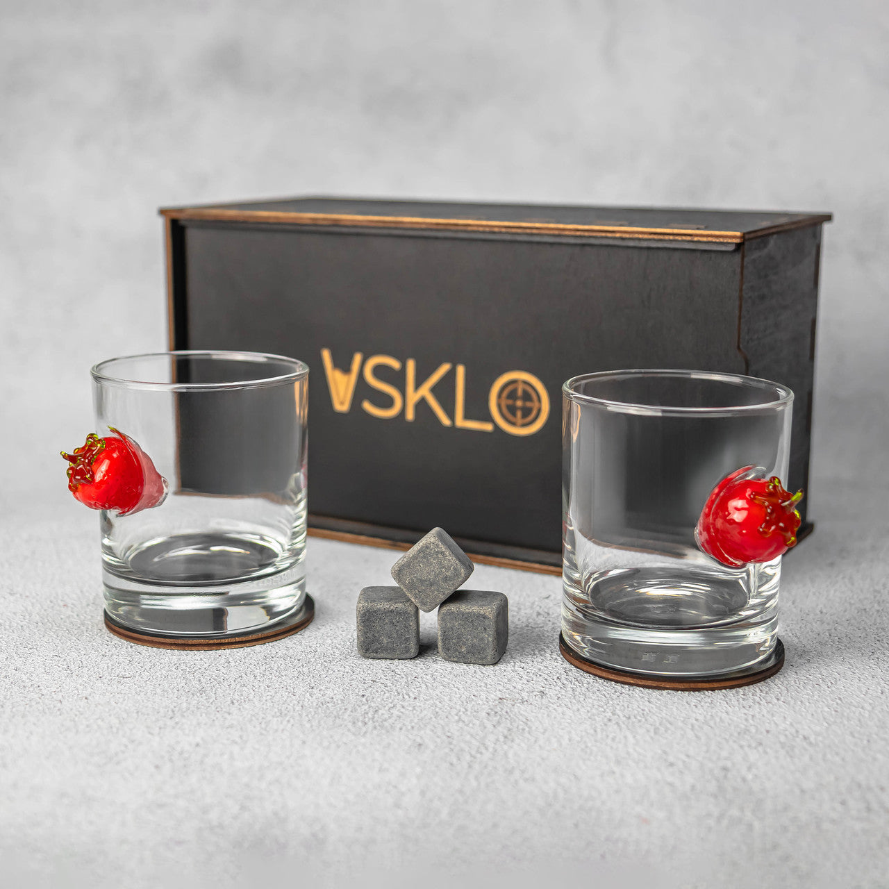 Набір на 2 склянки (з полуницями) від VSKLO — головне фото виробу, фото 1, артикул 10290