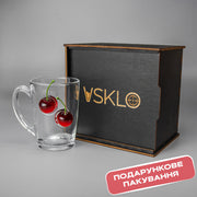 Чашка (з вишнею) від VSKLO — вигляд збоку виробу, фото 3, артикул 10577