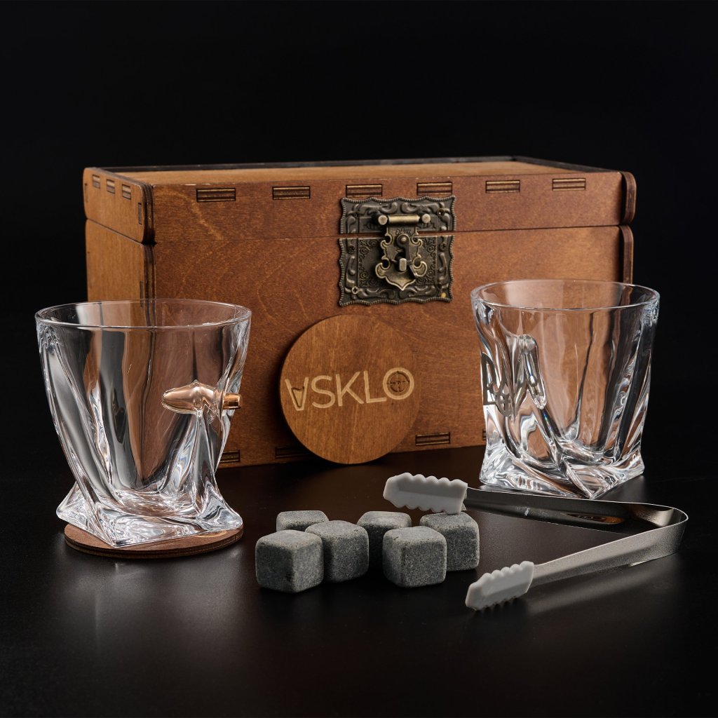 LEO Set 2 - crystal glasses (Bullet + Coat of Arms) by VSKLO — close-up product view, photo 4, SKU 11258