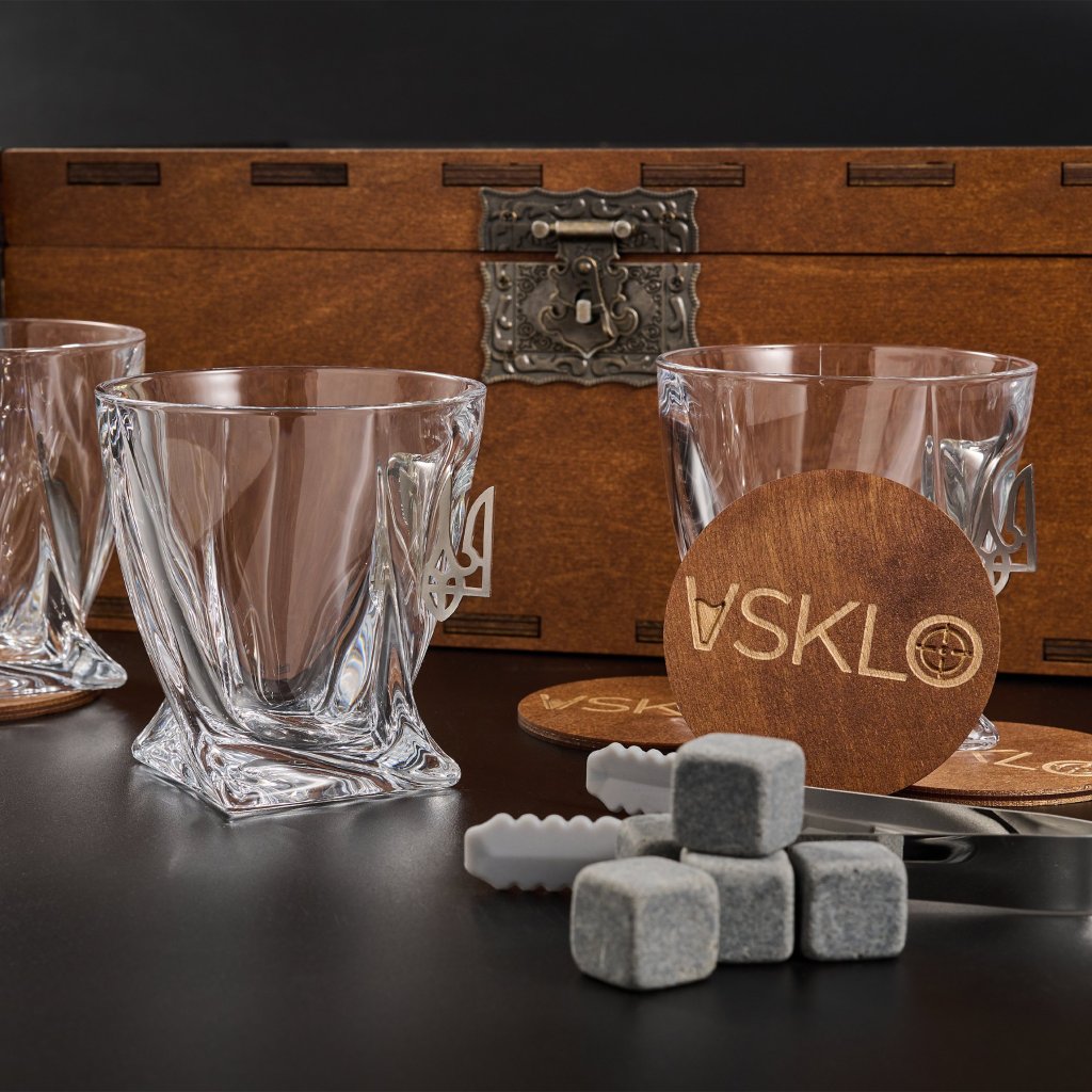 LEO Set 4 - crystal glasses (with Coat of Arms Inserts) by VSKLO — close-up product view, photo 5, SKU 11260