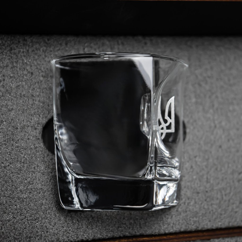 A refined VSKLO piece with handcrafted character, premium presentation, and thoughtful details for a memorable gift.