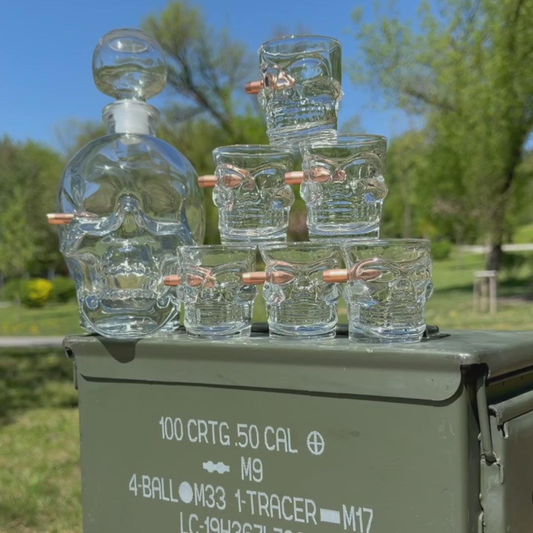 Mały zestaw BK — karafka SKULL + 6 kieliszków SKULL z pociskami