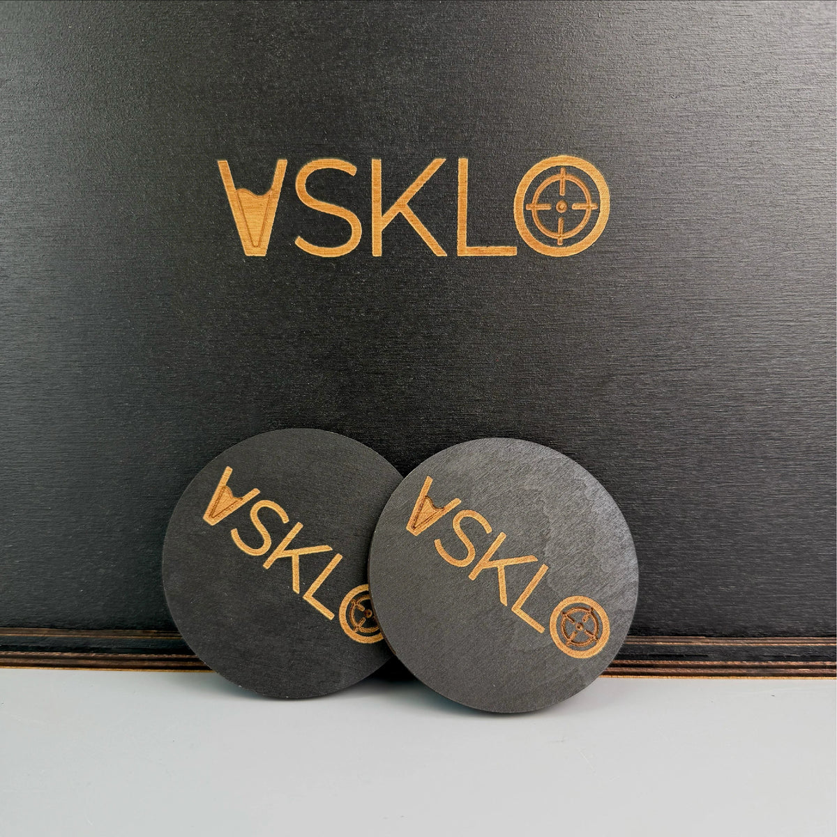 Костери біля подарункової коробки MAX VSKLO